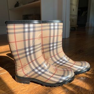 Burberry short rain boots